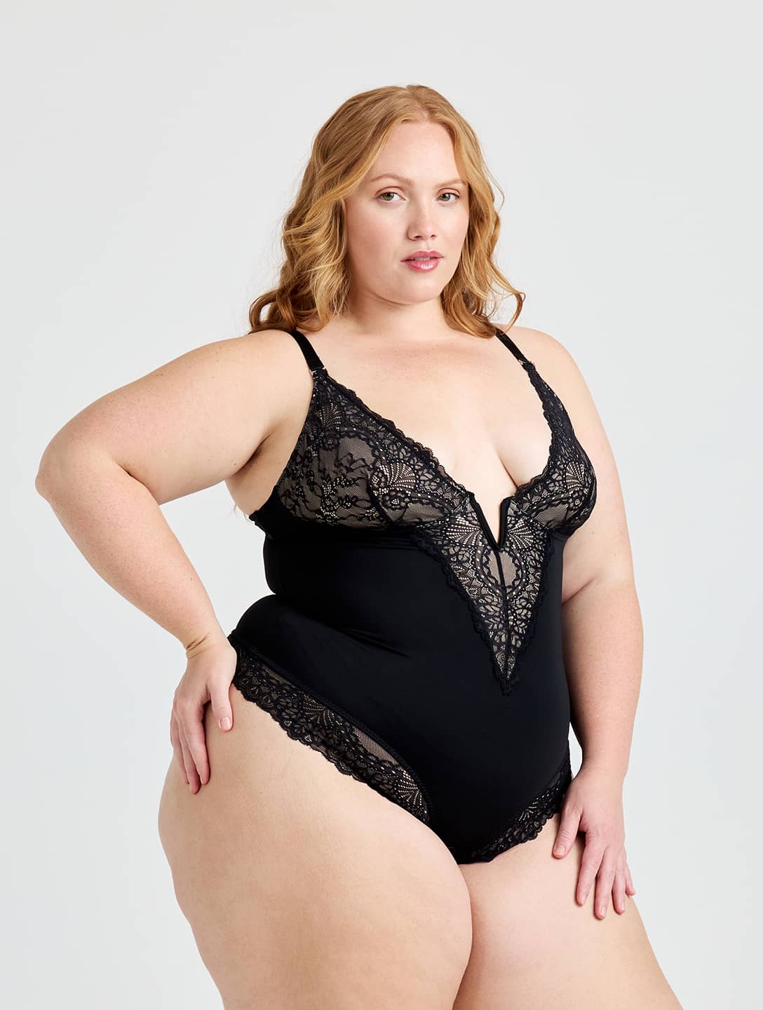 Elovia™ Body z dekoltem V i koronką